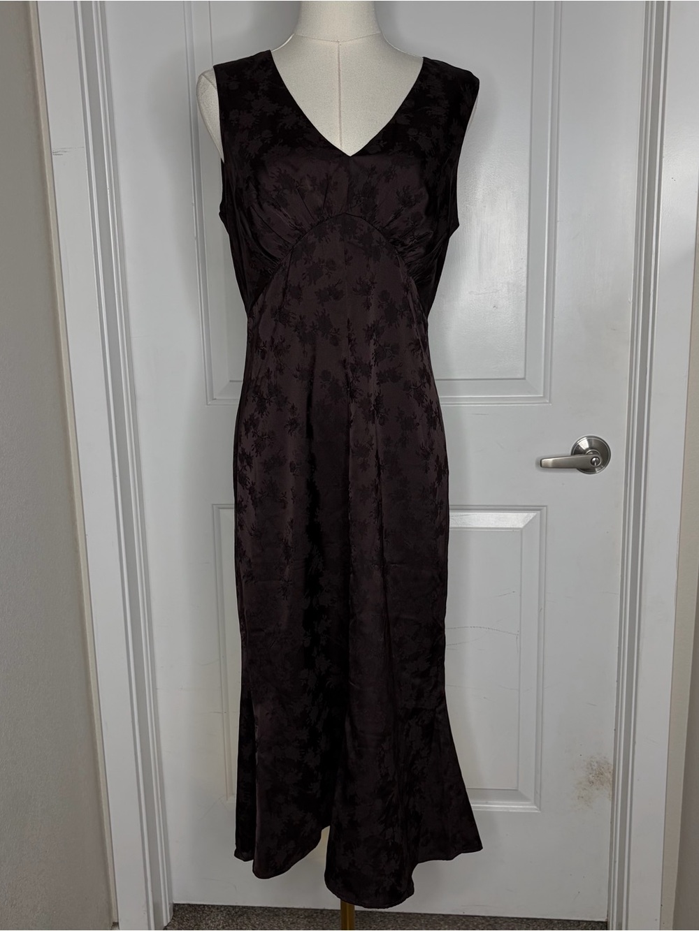 BCBG New York Brown Floral Satin Silk Maxi Dress V Neck Whimsigoth Retro Boho